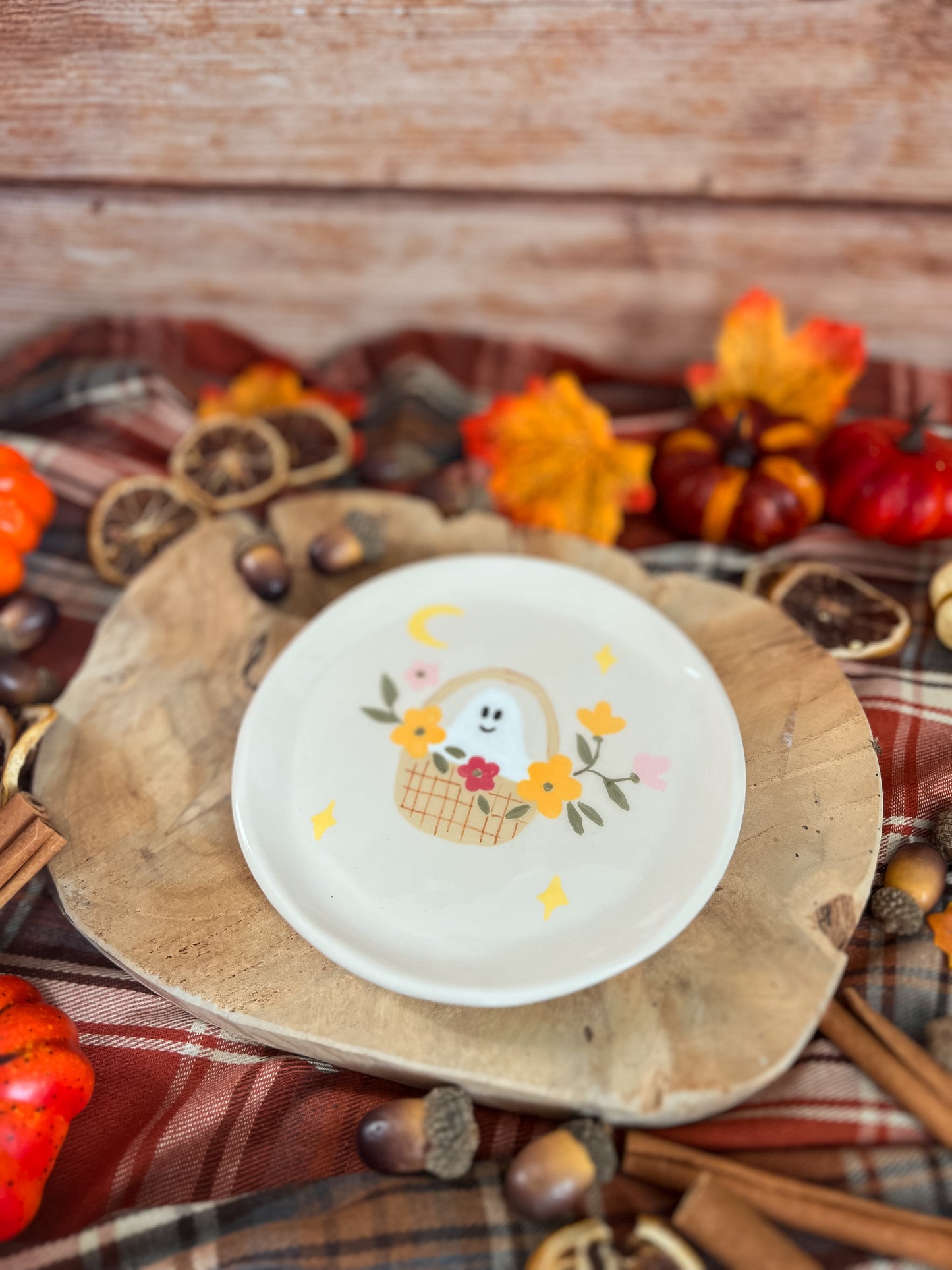 Assiette « Le Fantôme au Panier »PRÉCOMMANDE 🌻