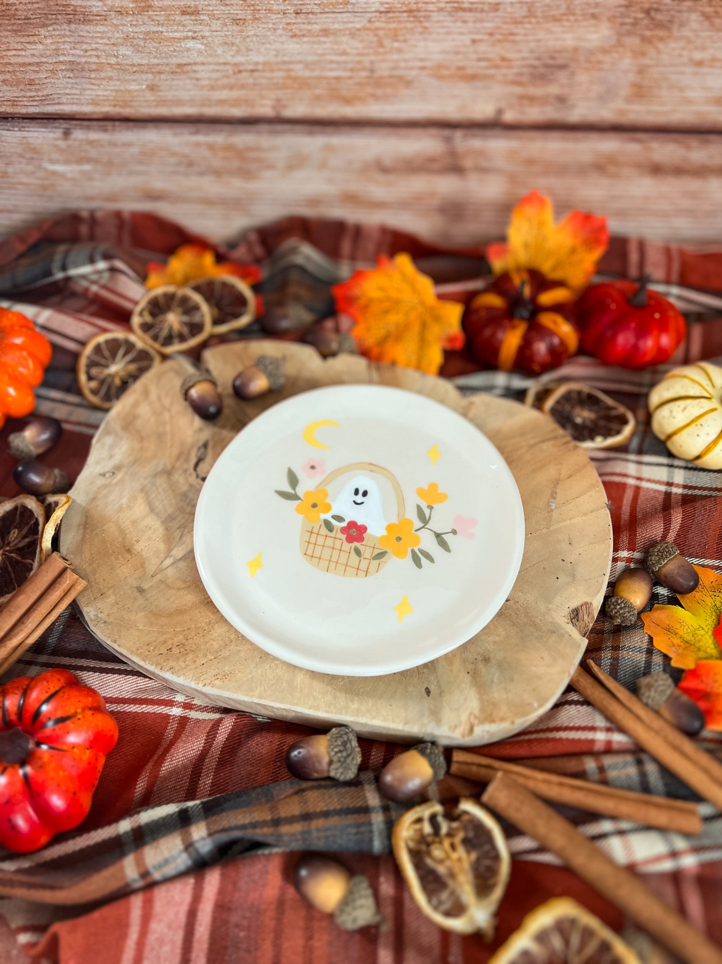 Assiette « Le Fantôme au Panier »PRÉCOMMANDE 🌻