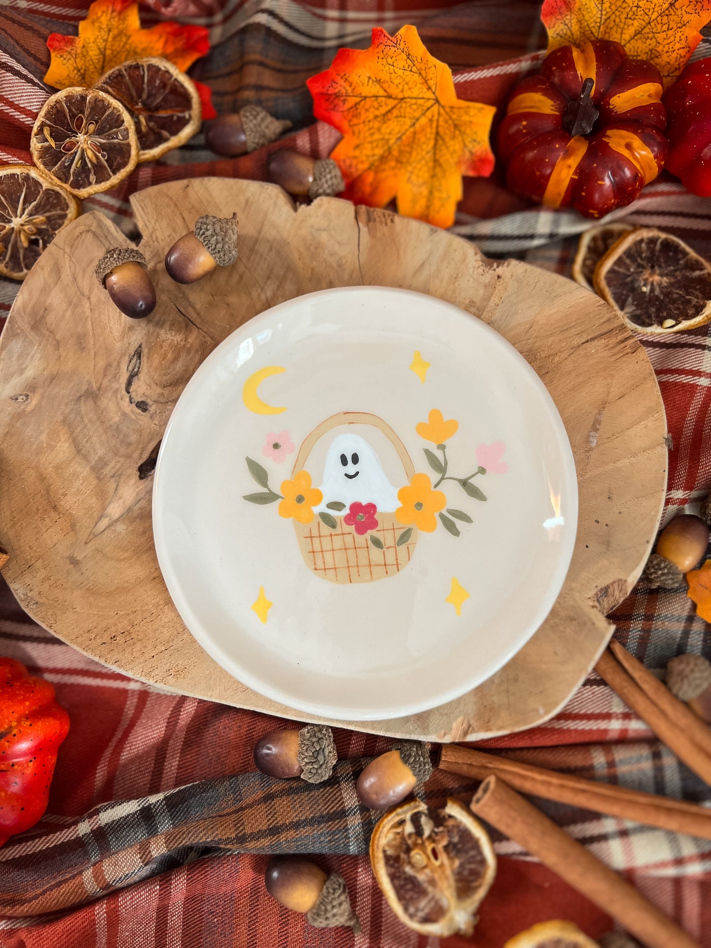 Assiette « Le Fantôme au Panier »PRÉCOMMANDE 🌻